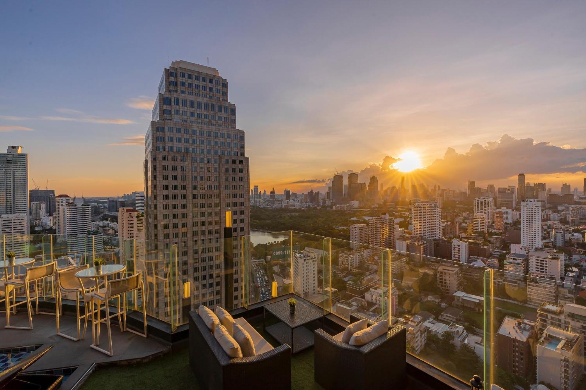 The Continent Hotel Sukhumvit - Asok Bts Bangkok By Compass Hospitality Esterno foto